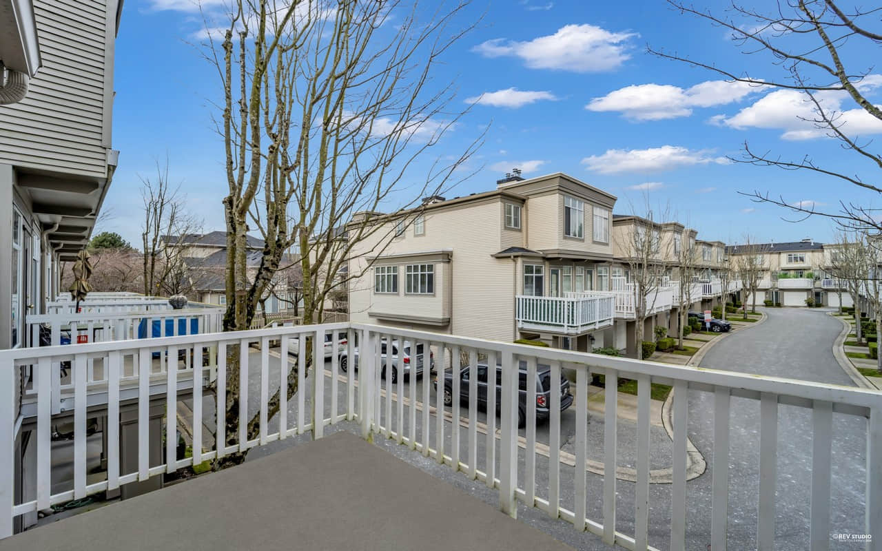 列治文Terra Nova区4卧中央空调联排别墅 列治文Terra Nova区4卧中央空调联排别墅