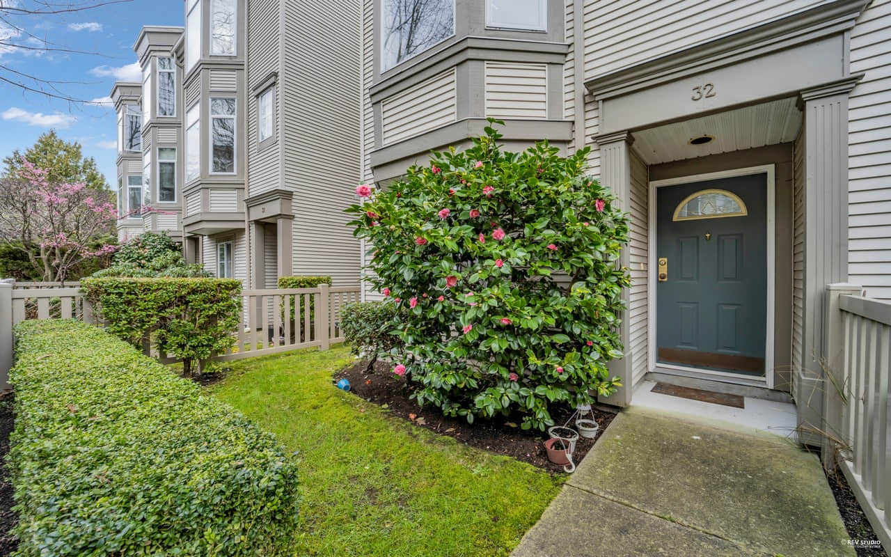 列治文Terra Nova区4卧中央空调联排别墅 列治文Terra Nova区4卧中央空调联排别墅