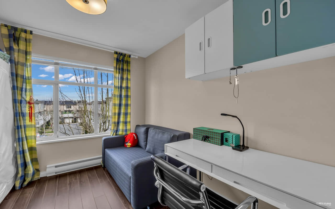 列治文Terra Nova区4卧中央空调联排别墅 列治文Terra Nova区4卧中央空调联排别墅