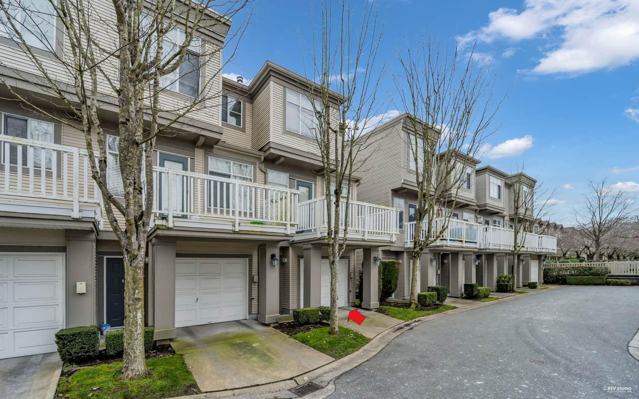 列治文Terra Nova区4卧中央空调联排别墅 列治文Terra Nova区4卧中央空调联排别墅