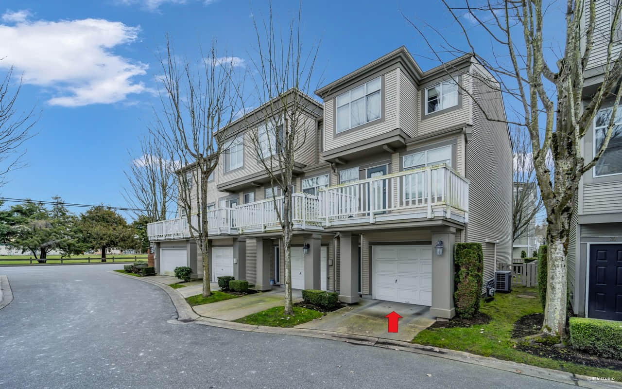 列治文Terra Nova区4卧中央空调联排别墅 列治文Terra Nova区4卧中央空调联排别墅