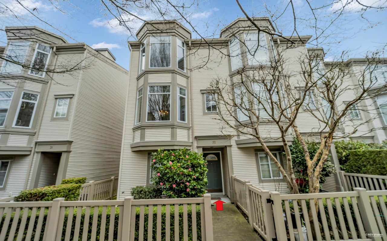 列治文Terra Nova区4卧中央空调联排别墅 列治文Terra Nova区4卧中央空调联排别墅