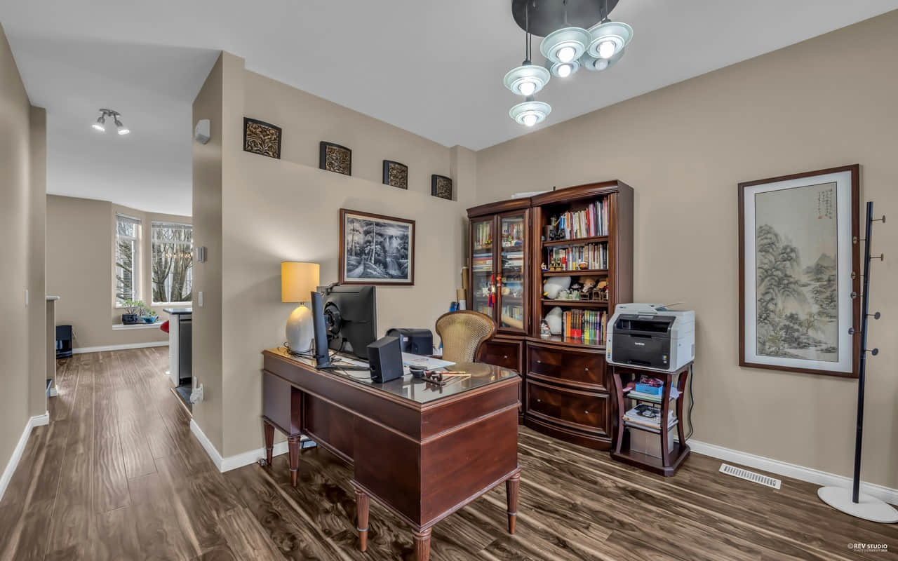 列治文Terra Nova区4卧中央空调联排别墅 列治文Terra Nova区4卧中央空调联排别墅